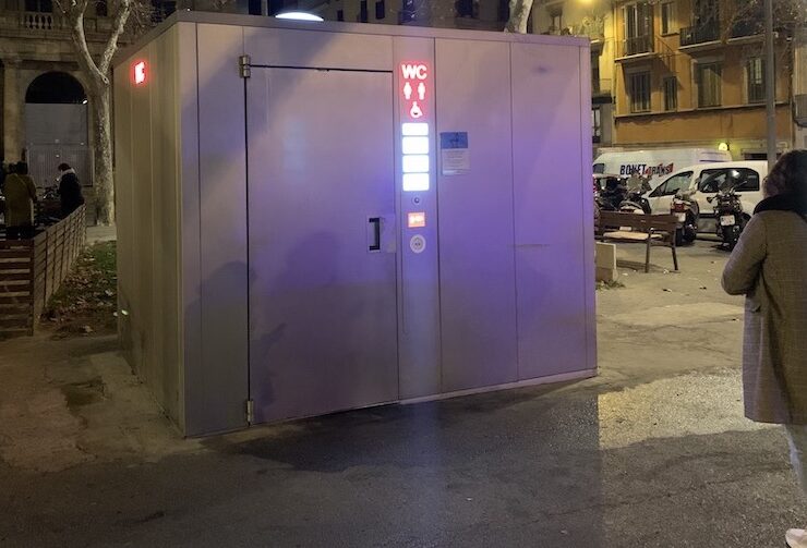 Por Navidad regresan lavabos públicos al centro de Barcelona