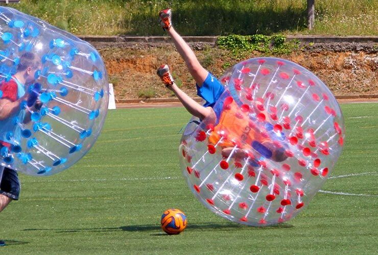 ¿Te quieres divertir?: Juega al fútbol burbuja en Barcelona
