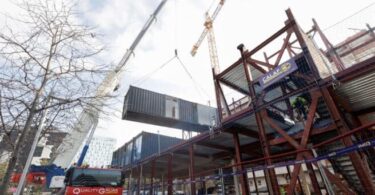 Inicia la construcción del segundo edificio de vivienda social con contenedores marítimos