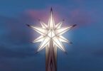 La estrella de la Sagrada Familia vuelve a iluminar Barcelona