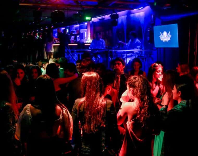 Reabren las discotecas en Barcelona después de 20 meses de cierre