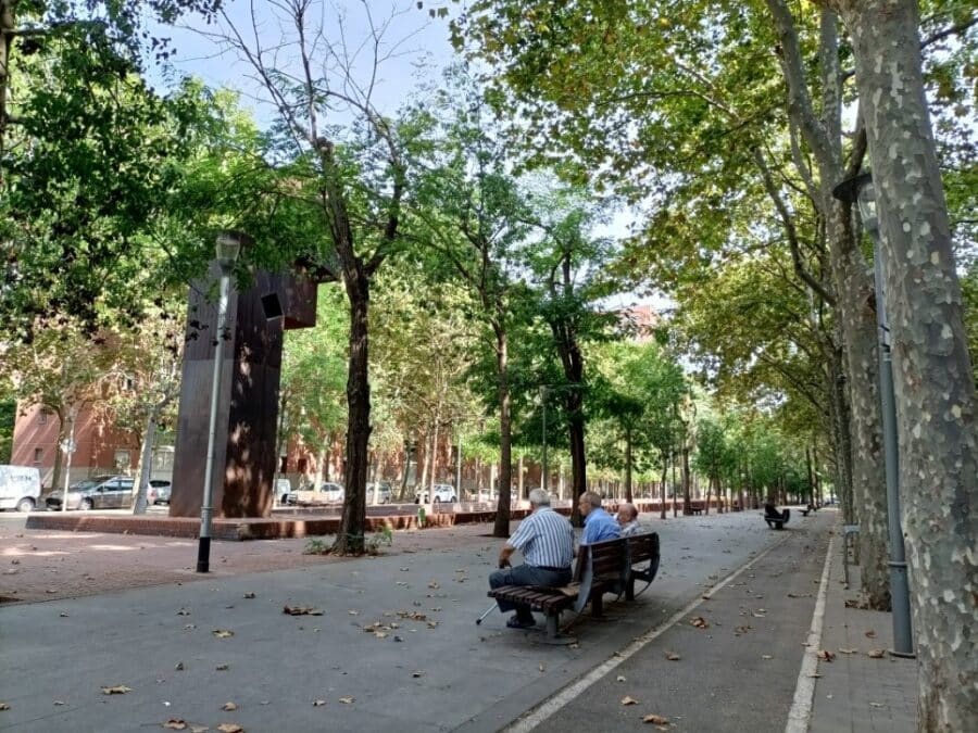 El districte de Sant Martí completa les obres de millora de les voreres i del passeig central de la rambla de Prim
