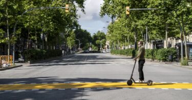 Entra en vigor la nueva normativa de circulación en Barcelona y la obligación de llevar casco en VMP