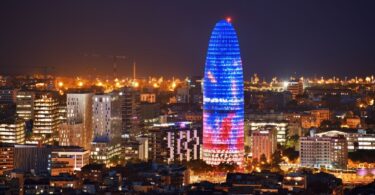 excelencia artística de las instalaciones marca la 14ª edición de Llum BCN