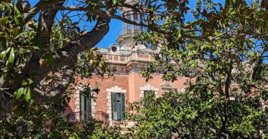 https://ajuntament.barcelona.cat/horta-guinardo/es/noticia/el-palau-de-les-heures-un-edificio-con-historia_1096105 https://es.wikipedia.org/wiki/Palacio_de_las_Horas Palau de les Heures 2