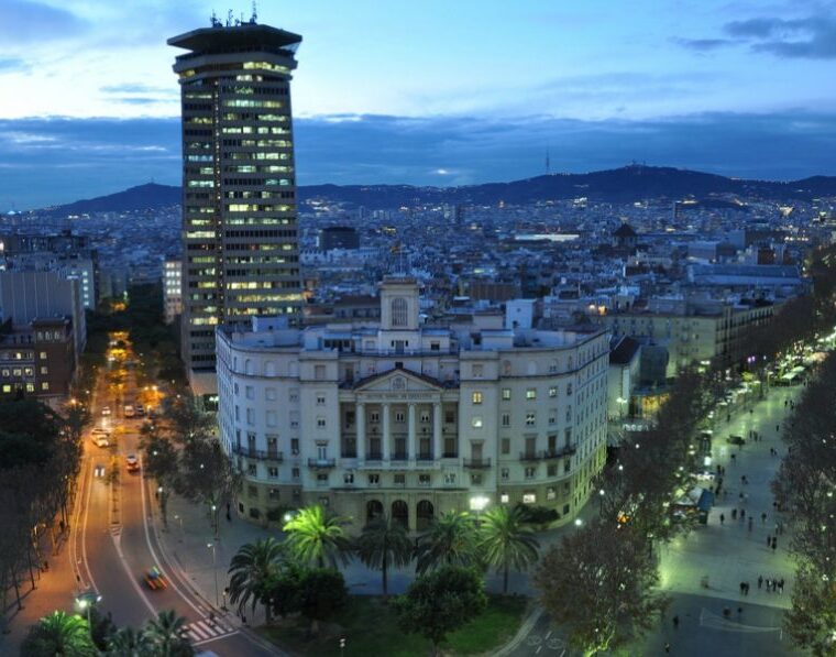 ¿Sabes cuál es la calle más larga de Barcelona y de toda España?