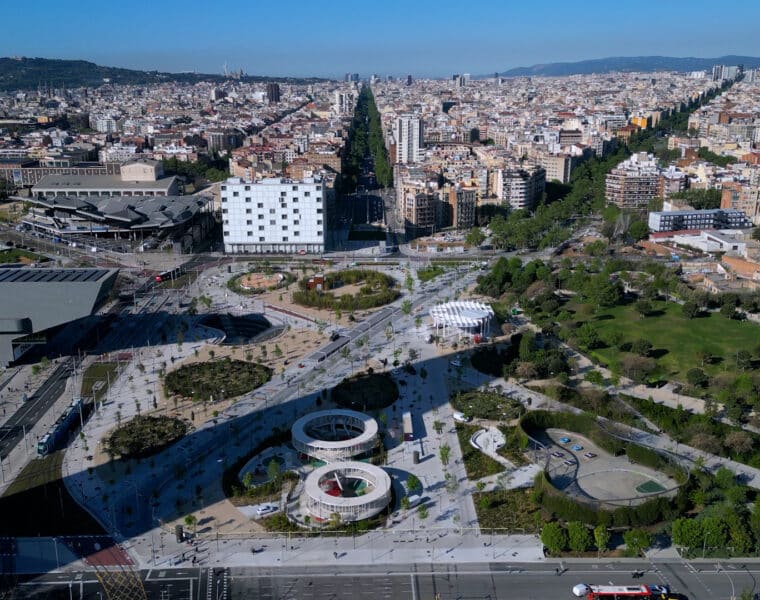 Terminan las obras en la plaza de las Glòries,