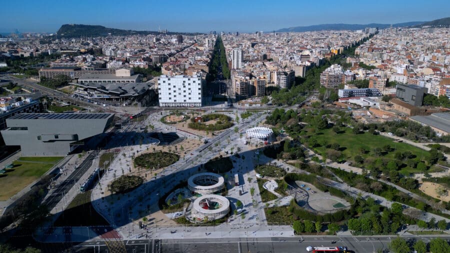 Terminan las obras en la plaza de las Glòries,