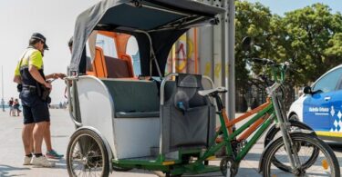 Fuertes restricciones para el negocio de bicitaxis en Barcelona
