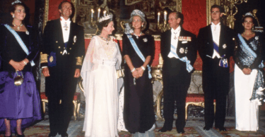 Solo una vez la reina Isabel II visitó a España