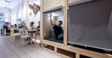 Después de comer, toma una buena siesta en el restaurante