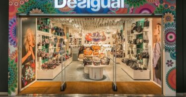 La marca barcelonesa Desigual se asocia E-Shine de China