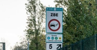 Coches de familias con rentas bajas podrán circular sin etiqueta ambiental
