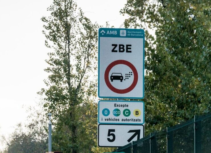 Coches de familias con rentas bajas podrán circular sin etiqueta ambiental