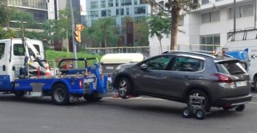 Para 2023 en Barcelona se mantienen las tarifas de grúa municipal