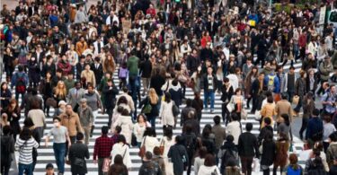 En noviembre el mundo alcanzará los 8.000 millones de habitantes. En Barcelona desciende la población