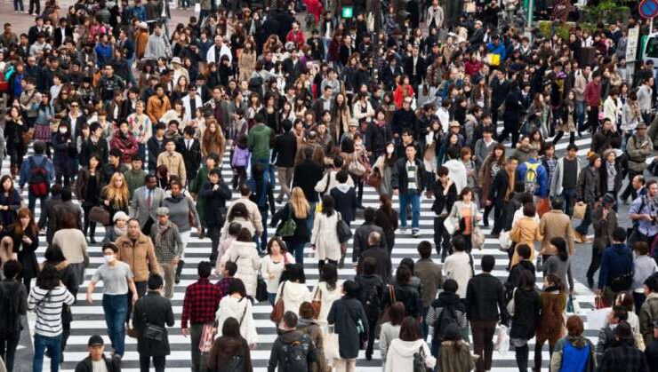 En noviembre el mundo alcanzará los 8.000 millones de habitantes. En Barcelona desciende la población