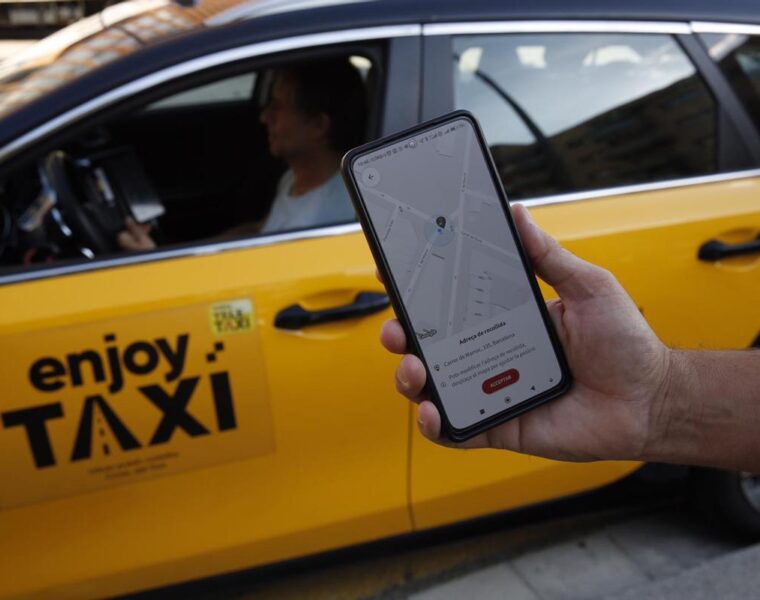 Entra en funcionamiento la App móvil AMB Mobilitat para pedir taxi en Barcelona