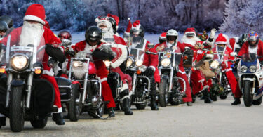 Moteros vestidos de Papá Noel y la Oficina de Papá Noel en Barcelona