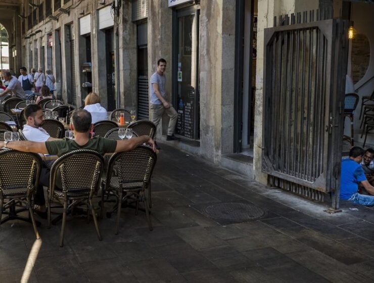 Se adelanta una hora el cierre en terrazas de Ciutat Vella