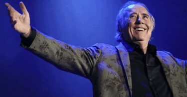 Apoteósica despedida de Joan Manuel Serrat de los escenarios en su natal Barcelona