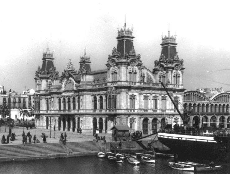 El histórico Portal de la Pau de Barcelona inicia su rehabilitación
