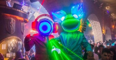 Adiós a las fiestas nocturnas en un castillo medieval: cierra la discoteca Merlin del Poblenou