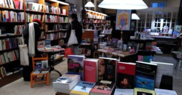 La librería feminista Pròleg cierra sus puertas, aunque busca otro espacio