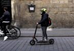 Desde mayo es obligatorio llevar casco para ir en patinete por Barcelona