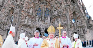 Eucaristías por Benedicto XVI, el papa que consagró la Sagrada Familia