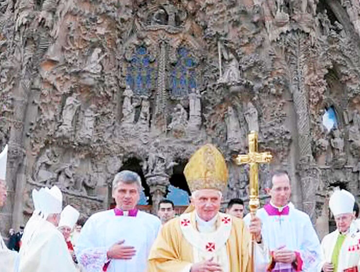 Eucaristías por Benedicto XVI, el papa que consagró la Sagrada Familia