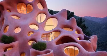 Si Gaudí viviera en 2023, ¿Cómo serían sus edificios?