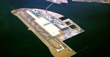 Propuesta de ampliar El Prat con una cuarta pista sobre el mar