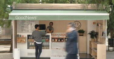 Venta de café y comida envasada: nuevos productos de los quioscos de Barcelona