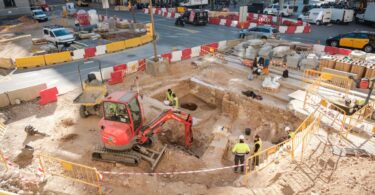 En medio de las obras en la vía Laietana encuentran tumba romana