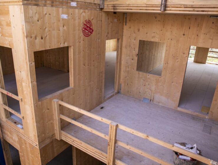 Comenzó la construcción de viviendas en madera para alquiler social