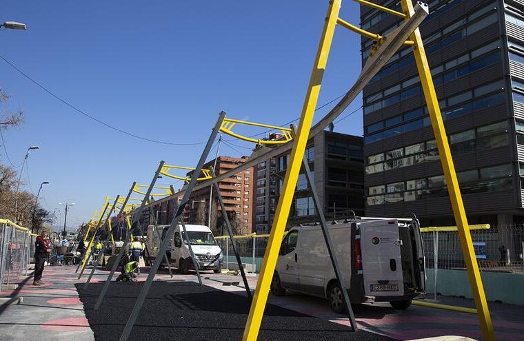 En la Gran Via se están instalando dos nuevas tirolinas gratis