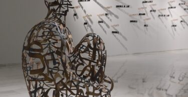 Plensa instala escultura “Silent Music IV” en La Pedrera