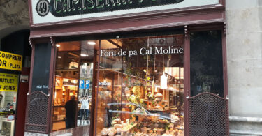 Desde 1907 fue Camisería Pons. Hoy panadería de la cadena Cal Moliné