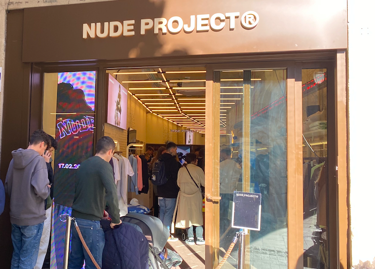 Colas para entrar a “Nude Project”