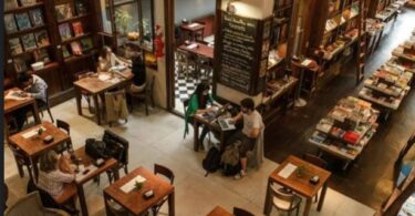 Música en vivo para leer un libro o tomar café