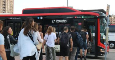 Barceloneses prefieren transporte público para ir al trabajo
