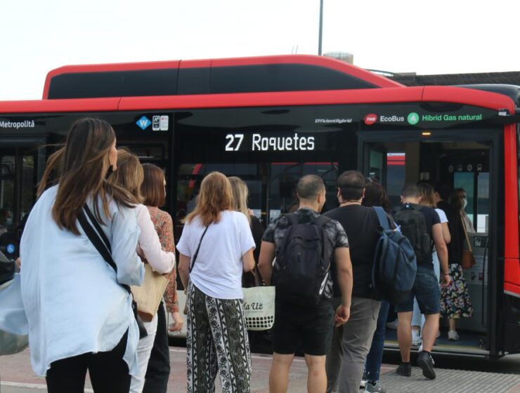 Barceloneses prefieren transporte público para ir al trabajo