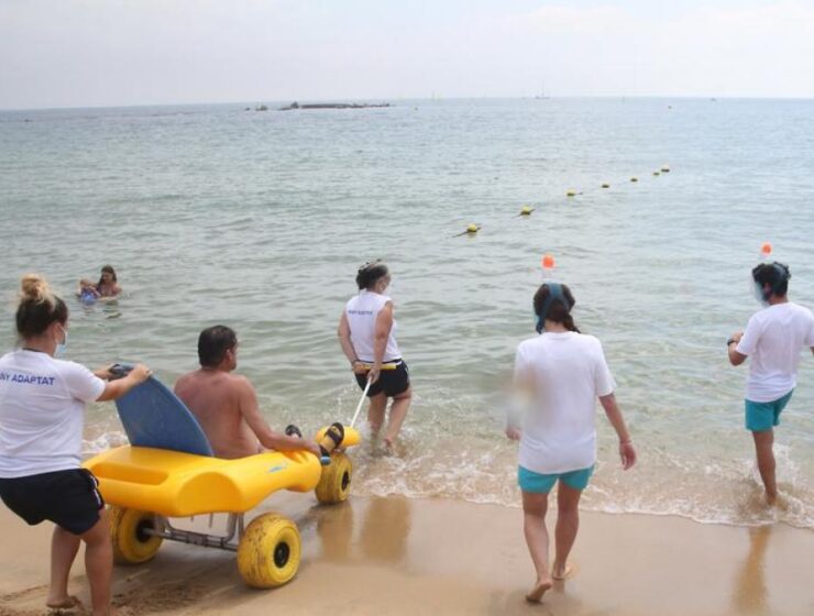 No hay monitores para baño asistido en playas de personas con discapacidad