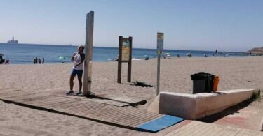 Inicia temporada media de baño con límites en uso de duchas en la playa