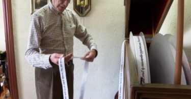 El Quijote escrito en 15 kilómetros de papel de caja registradora