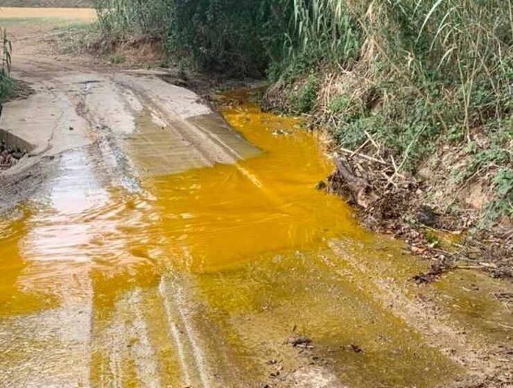 Frenan derrame de 1.000 metros cúbicos de aceite antes de llegar al Besòs