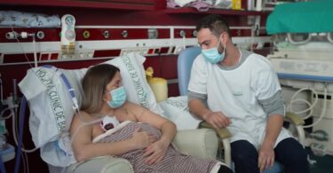 En el Hospital Clínic Barcelona nació el primer bebé por trasplante de útero