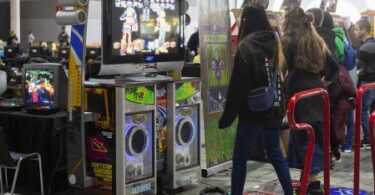 Comienza campeonato de baile con máquinas de Arcade