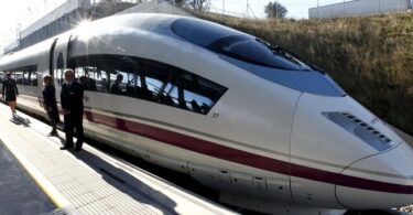 Renfe inaugura en solitario su servicio de trenes de alta velocidad hacia Francia